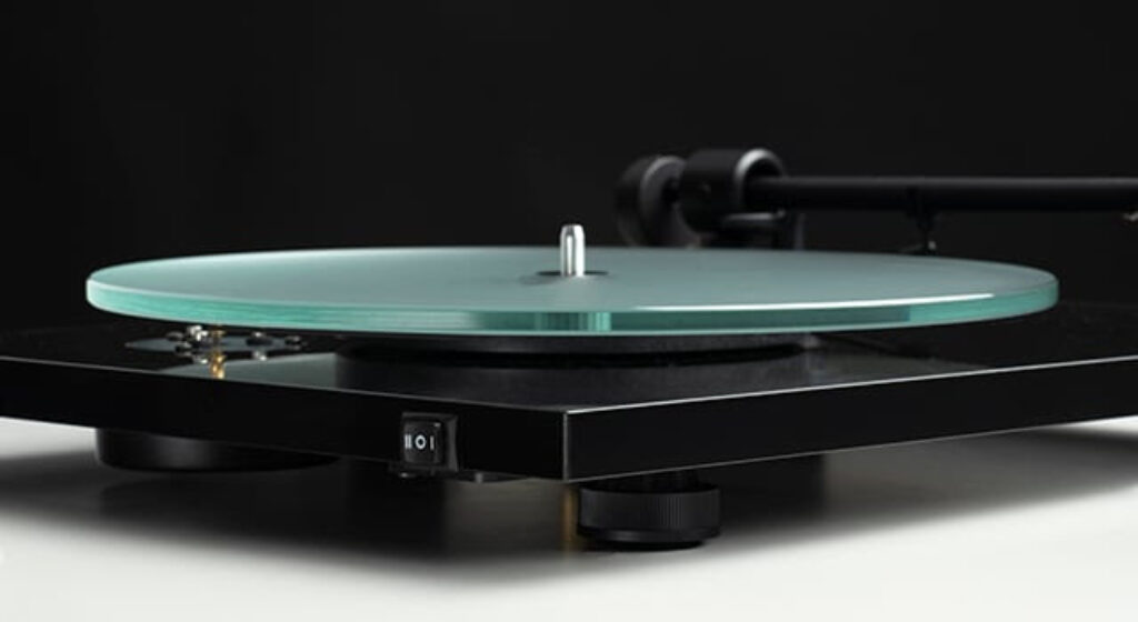 Pro-Ject T1 EVO l'evoluzione del miglior giradischi entry-level Pro Ject T1 EVO piatto